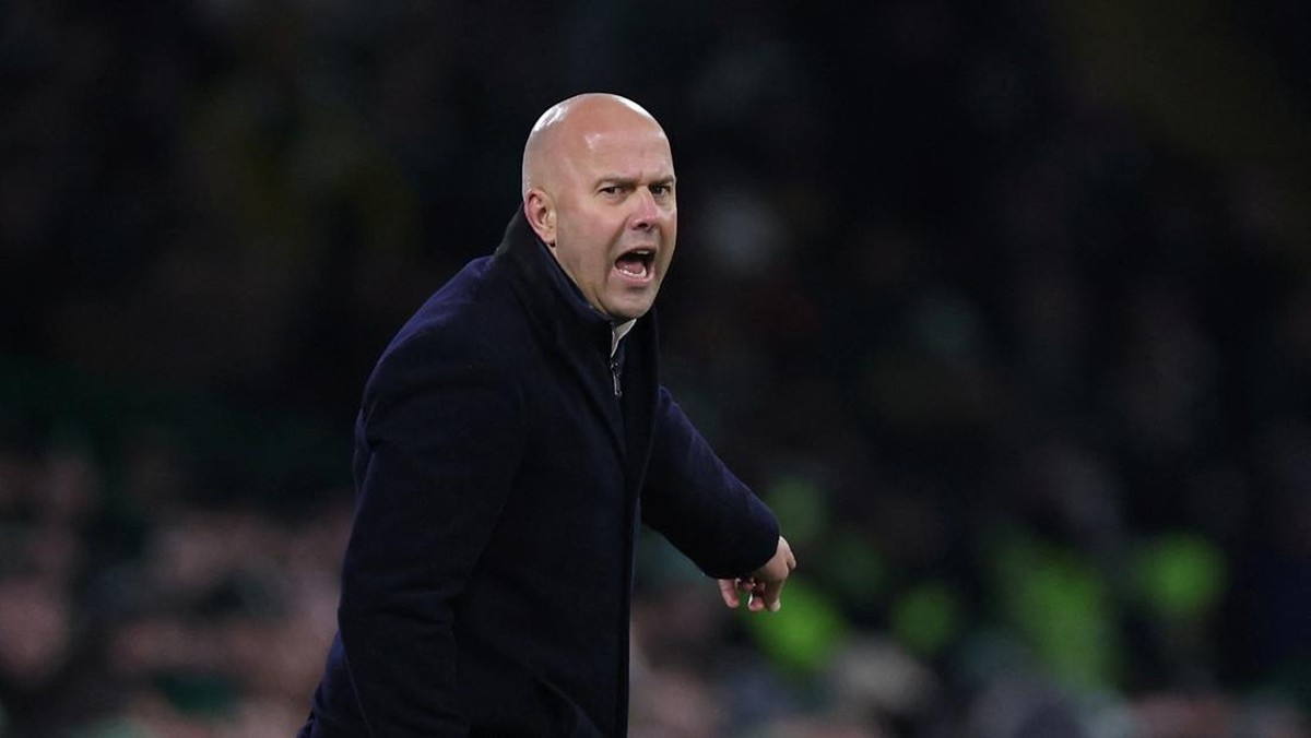 Arne Slot dianggap cocok latih Liverpool (REUTERS/Russell Cheyne)