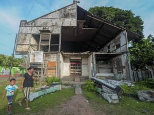 Bangunan Peninggalan Masa Kolonial Terbengkalai di Batanghari