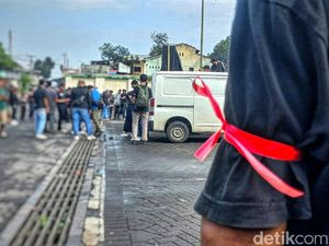 Aksi Damai Lawan Dugaan Pungutan Liar di Pabrik Sukabumi Aksi Damai Lawan Dugaan Pungutan Liar di Pabrik Sukabumi
