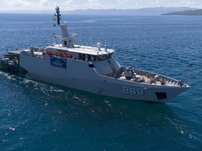 Duit Rp 9 Miliar Tunai Dibawa-bawa Naik Kapal