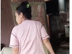 Momen Emak-emak di Makassar Ngamuk Ancam Parang ke Penagih Utang