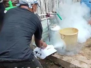 DBD Merebak di Malang, Relawan Pemuda Desa Pringu Fogging Secara Mandiri DBD Merebak di Malang, Relawan Pemuda Desa Pringu Fogging Secara Mandiri