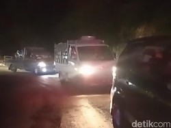 Truk Gagal Nanjak di Jalur Poros Maros-Bone, Lalin Sempat Macet 2 Km