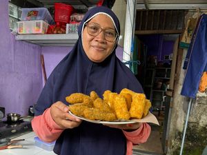 Siti Julaeha Iseng-iseng Jualan Kue Basah, Omzetnya Rp 1 Juta per Hari Siti Julaeha Iseng-iseng Jualan Kue Basah, Omzetnya Rp 1 Juta per Hari
