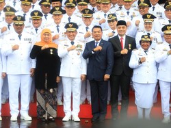 Terima Satyalancana, Khofifah: Saya Persembahkan untuk Warga Jatim