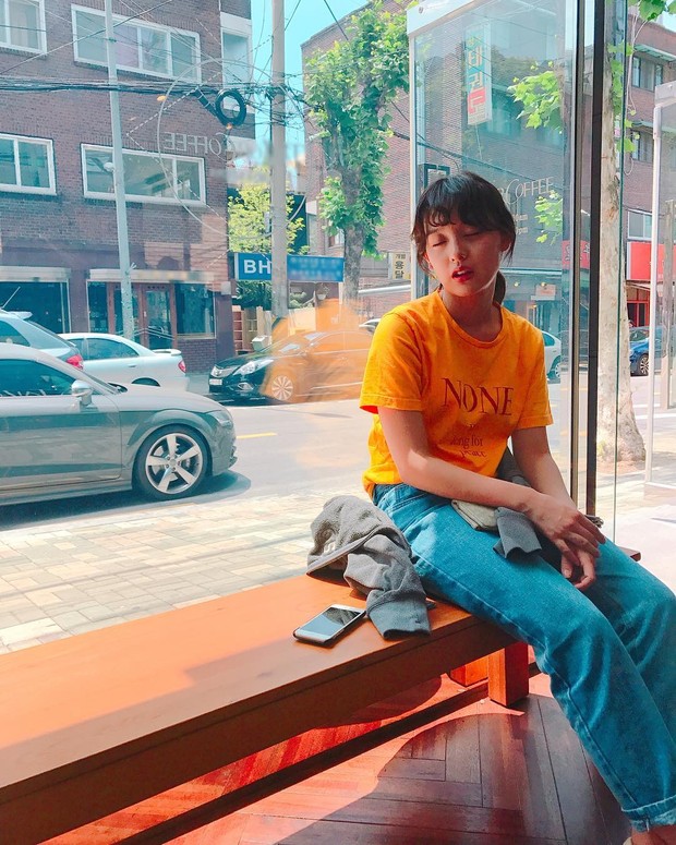 Kim Ji Won sebagai Cho Ae-ra di Fight for My Way