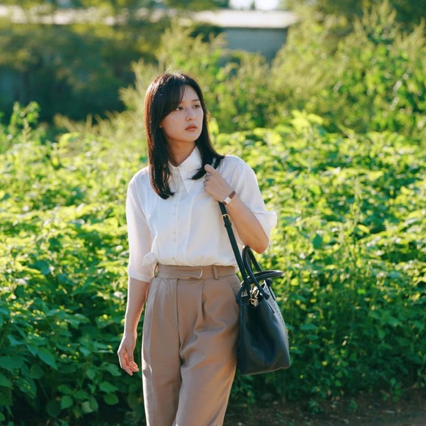 Kim Ji Won sebagai Yeom Mi Jong di My Liberation Notes