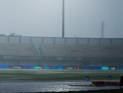 Liga 1: Hujan Deras, Babak Kedua Dewa United Vs Madura United Ditunda