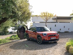 MINI Rilis Crossover Listrik Pertamanya, MINI Aceman