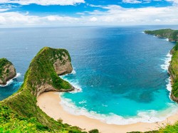Viral Bule Bikin Video Asusila di Pantai Kelingking