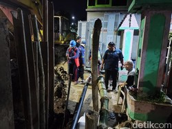 Pipa Temporer PDAM di Dukuh Kupang Surabaya Mulai Dipasang