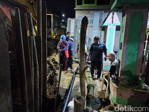 Pipa Temporer PDAM di Dukuh Kupang Surabaya Mulai Dipasang Pipa Temporer PDAM di Dukuh Kupang Surabaya Mulai Dipasang