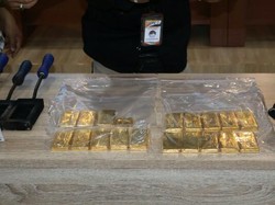 Penampakan 10 Kg Emas Ilegal Diamankan Polisi di Bandara Manado