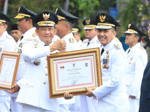 Pj Walkot Palembang Kembali Terima Penghargaan dari Mendagri di Hari Otoda Pj Walkot Palembang Kembali Terima Penghargaan dari Mendagri di Hari Otoda