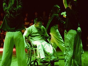 Mahasiswa LSPR Ajak Penyandang Disabilitas Tampil di Pentas Tari P.I.N.E Mahasiswa LSPR Ajak Penyandang Disabilitas Tampil di Pentas Tari P.I.N.E