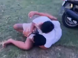 Viral Dua Remaja Berkelahi di Padang Savana Karangasem gegara Saling Tatap