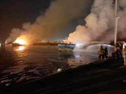 4 Kapal Nelayan di Cilacap Terbakar, 7 Unit Damkar Dikerahkan