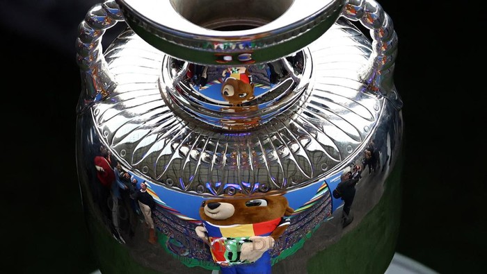 Soccer Football - Euro 2024 - Trophy Display at Olympiastadion - Olympiastadion, Berlin, Germany - April 24, 2024 Euro 2024 mascot Albart poses with the European Championship trophy REUTERS/Liesa Johannssen