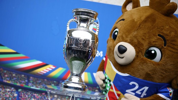 Soccer Football - Euro 2024 - Trophy Display at Olympiastadion - Olympiastadion, Berlin, Germany - April 24, 2024 Euro 2024 mascot Albart poses with the European Championship trophy REUTERS/Liesa Johannssen