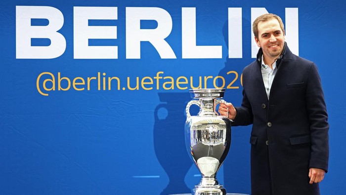 Soccer Football - Euro 2024 - Trophy Display at Olympiastadion - Olympiastadion, Berlin, Germany - April 24, 2024 Euro 2024 mascot Albart poses with the European Championship trophy REUTERS/Liesa Johannssen
