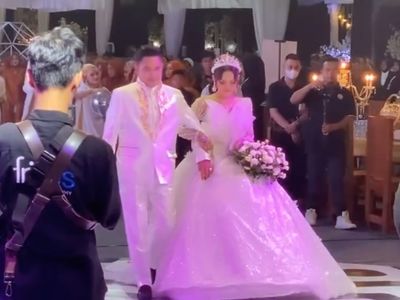 7 Foto Putri Isnari Tampil Bak Princess di Acara Ngunduh Mantu Bos Batubara