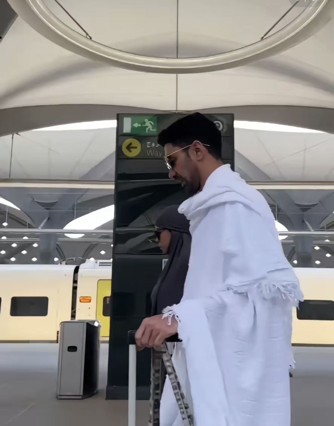 Reza Rahadian Umrah