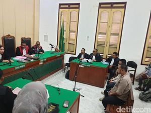 Kesaksian Polisi di Sidang Azlansyah: Uang Itu Mau Dibagikan ke Bawaslu-KPU Kesaksian Polisi di Sidang Azlansyah: Uang Itu Mau Dibagikan ke Bawaslu-KPU