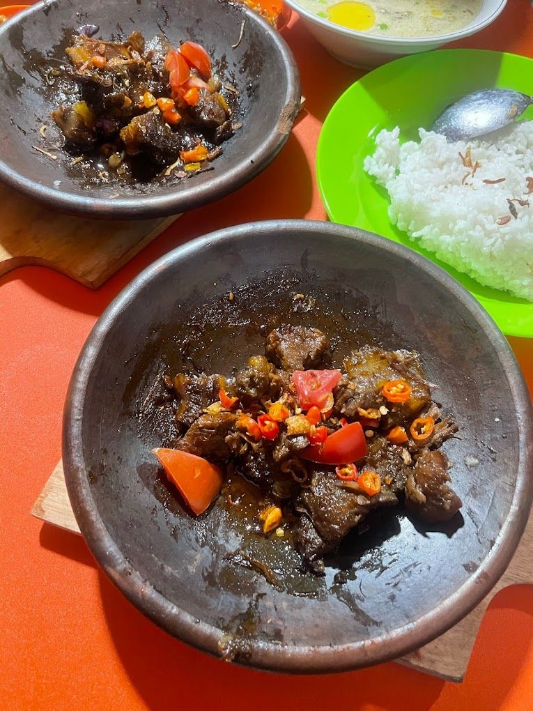 Spesial! Iga Bakar yang Empuk dan Bumbunya Meresap Ada di Sini