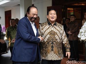 Momen Prabowo Sambut Hangat Kedatangan Surya Paloh