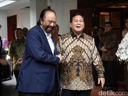 Momen Prabowo Sambut Hangat Kedatangan Surya Paloh