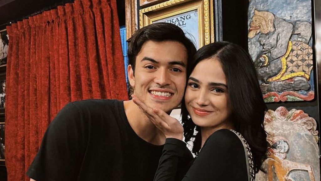 7 Potret Kebersamaan Rizky Nazar dan Syifa Hadju yang Dirumorkan Putus 7 Potret Kebersamaan Rizky Nazar dan Syifa Hadju yang Dirumorkan Putus