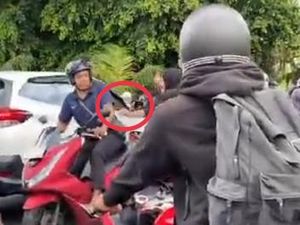 Viral Dua Pria Ribut di Jalan Raya Munggu-Kapal, Satu Pemotor Luka di Punggung Viral Dua Pria Ribut di Jalan Raya Munggu-Kapal, Satu Pemotor Luka di Punggung