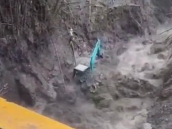 Pekerja Alat Berat di Sumbar Tewas Diterjang Banjir Lahar Dingin Gunung Marapi