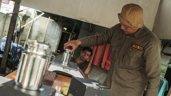 Lindungi Konsumen, Pemkab Sukabumi Tera Ulang Timbangan Pedagang