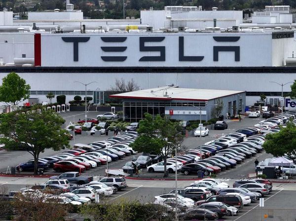 Tesla akan PHK 10 Persen Karyawannya di Seluruh Dunia