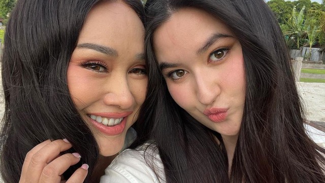 Gosip Terkini Selebriti Insertlive : Titi DJ Ungkap Stephanie Poetri akan Gelar Resepsi Pernikahan di Indonesia