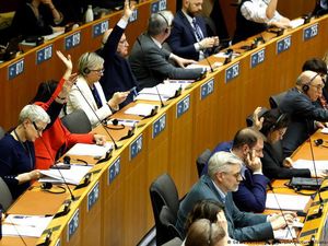 Uni Eropa Diguncang Rangkaian Kasus Spionase Uni Eropa Diguncang Rangkaian Kasus Spionase