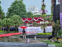 Surabaya Diguyur Hujan, Upacara Hari Otda 2024 Sempat Ditunda