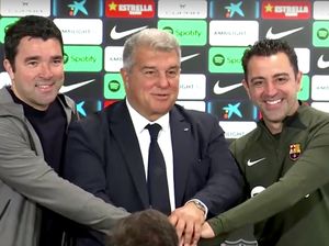 Senyum Semringah Xavi Hernandez yang Bertahan di Barcelona