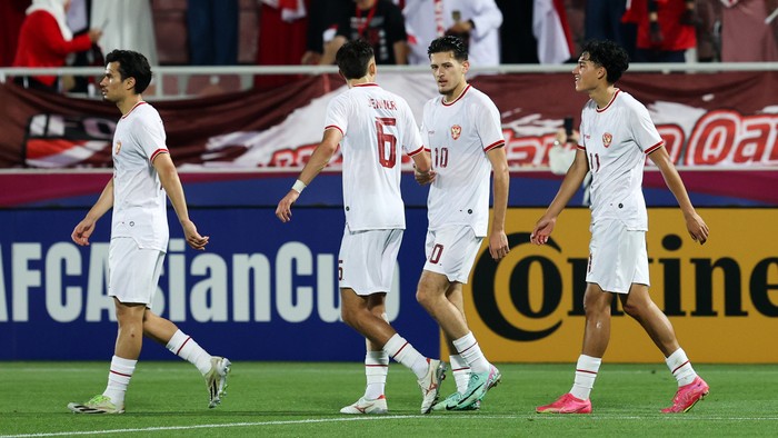 DOHA, QATAR - APRIL 25: Rafael William Struick #11 of Indonesia celebrates teams second goal with teammates during the AFC U23 Asian Cup Quarter Final match between South Korea and Indonesia at Abdullah Bin Khalifa Stadium on April 25, 2024 in Doha, Qatar. (Photo by Zhizhao Wu/Getty Images)
