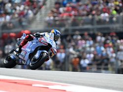 Momen Motor Alex Marquez Nyangkut di Motor Joan Mir
