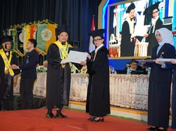 Sukses Tamatkan S2 di UGM dalam Waktu 1 Tahun, Ini Kisah Arif