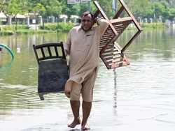 Banjir Tewaskan 4 Orang di Dubai & 20 di Oman, Diperparah Perubahan iklim