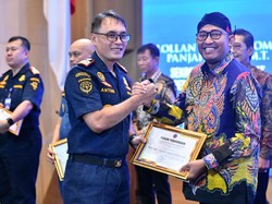 Sukses Fasilitasi Mudik 2024, Bupati Fauzi Terima Penghargaan dari Kemenhub