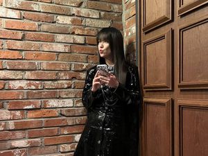 Momen Han Hyo Joo di Bali: Makan Nasi Tumpeng dan Menikmati Pantai