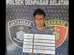 Apes! Pria Curi Dompet Isi Duit Cuma Rp 30 Ribu Berujung Ditangkap Warga Apes! Pria Curi Dompet Isi Duit Cuma Rp 30 Ribu Berujung Ditangkap Warga