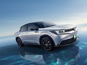 Honda Luncurkan SUV Listrik e:NP2, Sekali Ngecas Bisa Jalan 545 Km