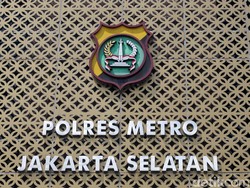 Video: Kakak Nikita Mirzani Datangi Polres, Pengin Update Kasus LM