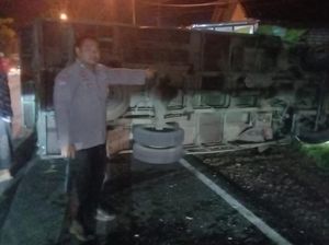 Kronologi Kecelakaan Truk Boks Tewaskan Pemotor di Padangan Bojonegoro Kronologi Kecelakaan Truk Boks Tewaskan Pemotor di Padangan Bojonegoro