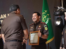 Kejati Sulsel Raih Penghargaan Terbaik I Satker Pengelolaan Anggaran Tertinggi